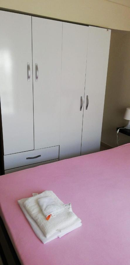 Apartment By The Beach Neoi Epivatai Bagian luar foto