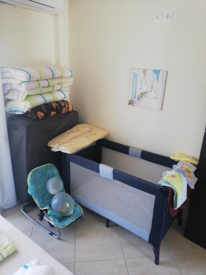 Apartment By The Beach Neoi Epivatai Bagian luar foto