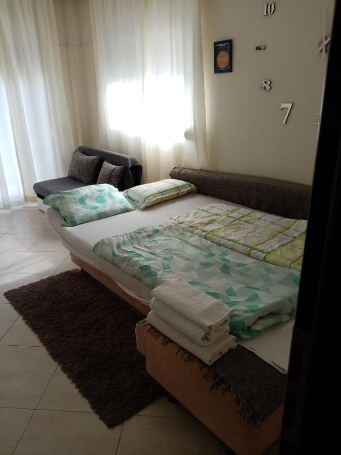 Apartment By The Beach Neoi Epivatai Bagian luar foto