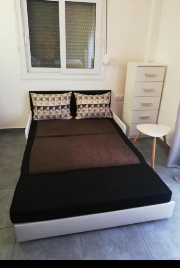 Apartment By The Beach Neoi Epivatai Bagian luar foto