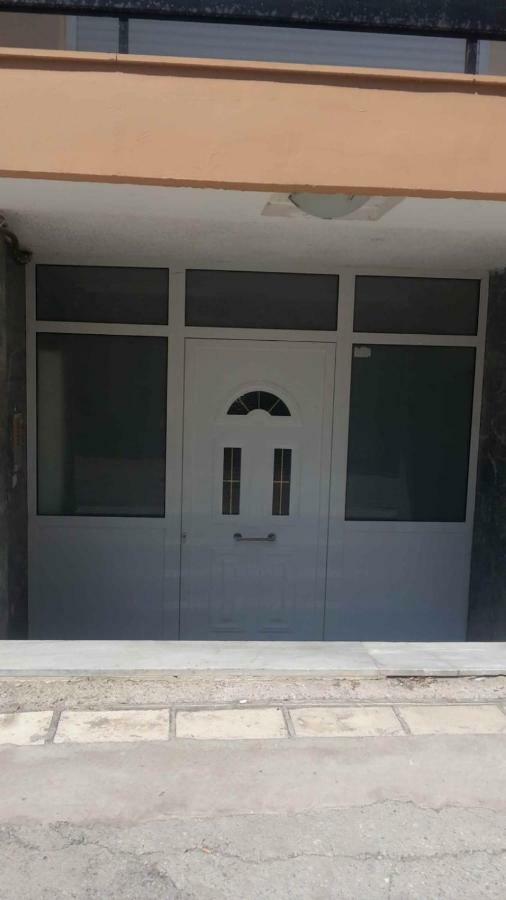 Apartment By The Beach Neoi Epivatai Bagian luar foto